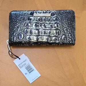 NWT Large Brahmin Suri Onyx Melbourne Leather Wallet - Black & Gold